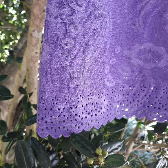 PURPLE SCOOP-NECK SS TOP WITH LACE-LOOK DETAILS - Picture 5 of 6